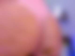 Live cam show with Anna Brooks - Flashing on slutload