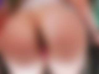 Live cam show with Nika hairy and wet - Curvy on Dolls Live
