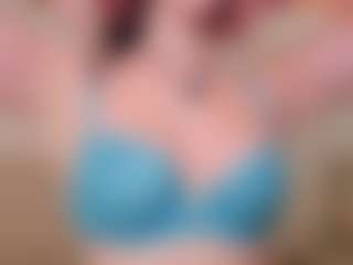 Live cam show with BriannaSalinas - Athletic Young Adult on Camsoda