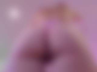 Live cam show with AriaNina - Skinny on Camsoda