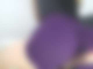 Live cam show with Emmily - Camel Toe on AdultVida.com