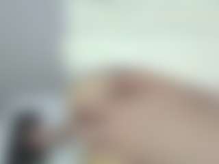 Live cam show with Emmily - Athletic Small Tits on Hubzter Live