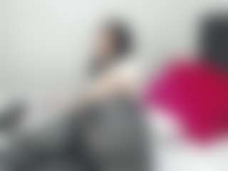 Live cam show with Emmily - Athletic Shaved Pussy on Hubzter Live