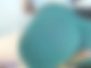 Live cam show with Emmily - Bedroom Teen (18+) on Camsoda
