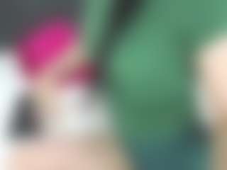 Live cam show with Emmily - Athletic Tease on Hubzter Live
