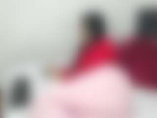 Live-Cam-Show mit Emmily - Body Massage auf Camsoda