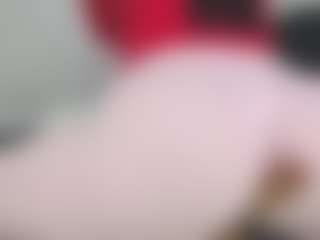 Live cam show with Emmily - Camel Toe on StripNow