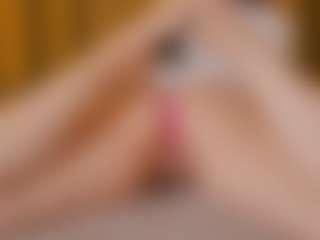 Live cam show with EveLust - Shaved Pussy on Uber Horny