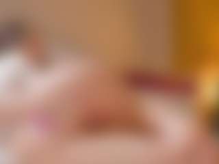 Live cam show with EveLust - Petite on AdultVida.com