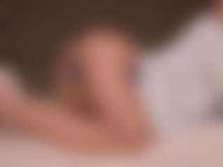 Live cam show with Sweet Sofie - Shaved Pussy on StripNow