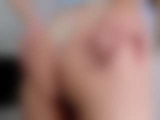 Live cam show with Sweet Sofie - Fingers on xxxlivecams.org