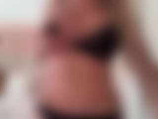 candy-sam28's Live Sex Cam Show