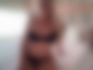 candy-sam28's Live Sex Cam Show