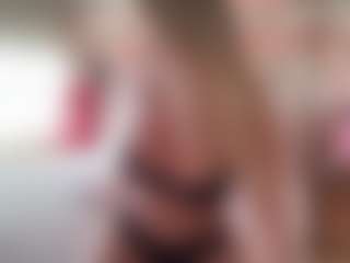 candy-sam28's Live Sex Cam Show