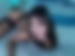Live cam show with nicolepowell - Fingers on TeamSkeetLive