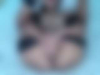 Live cam show with nicolepowell - Lovense Petite on hornycams.live
