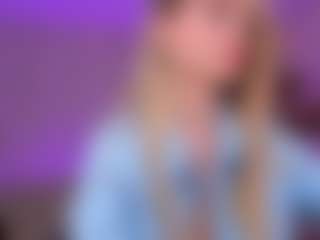 Live cam show with StaceyWood - Small Tits on SxyPornLive