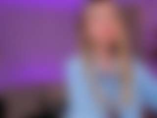 Live cam show with StaceyWood - Thin on AdultVida.com