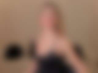 Live cam show with StaceyWood - Lesbian on livesuperchat.net