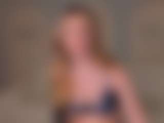 Live cam show with StaceyWood - Lesbian on luckytryst.com