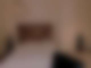 Live cam show with StaceyWood - Skinny on madthumbs