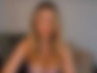 Live cam show with StaceyWood - Small Ass on livesuperchat.net