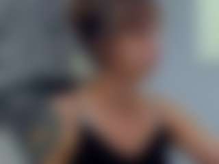 Live cam show with almafancy - Brown Hair MILF on Hubzter Live
