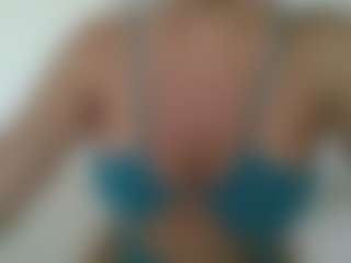 Live cam show with APRIL-ROSES - Skinny on Dolls Live