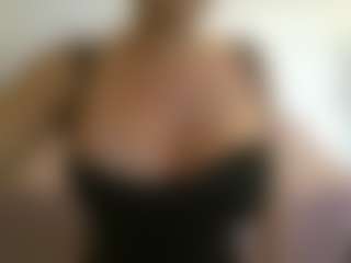 APRIL-ROSES's Live Sex Cam Show