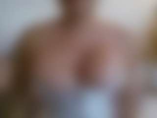 APRIL-ROSES's Live Sex Cam Show