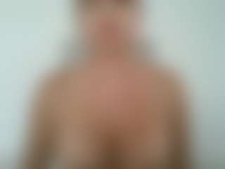 Live cam show with APRIL-ROSES - Skinny on Cam Slut