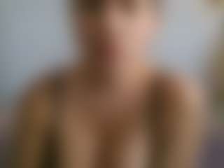 Live cam show with APRIL-ROSES - BBW on AdultVida.com