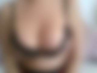 Live cam show with APRIL-ROSES - Big Tits on AdultVida.com