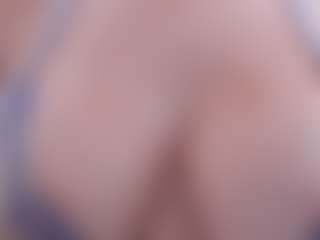 Live cam show with APRIL-ROSES - Curvy Latina on Soda Cam | colombia