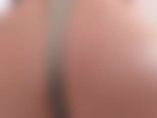 Live cam show with APRIL-ROSES - Asshole on Camsoda