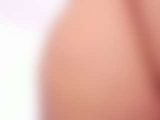 Live cam show with APRIL-ROSES - Fingers on Camsoda