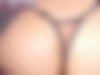 Live cam show with APRIL-ROSES - BBW on Mixed Magazine Live
