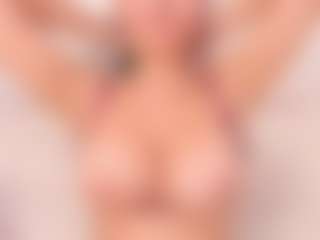 Live cam show with APRIL-ROSES - Shaved Pussy on AdultVida.com