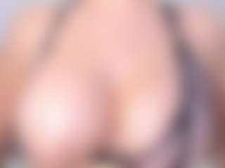 Live cam show with APRIL-ROSES - Brown Eyes on Camsoda
