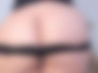 APRIL-ROSES's Live Sex Cam Show