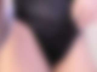 Live cam show with APRIL-ROSES - Latina Petite on liverealitysex.com