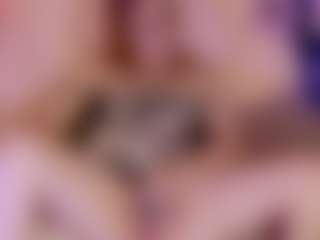 Nicole MILF webcam performer live streaming