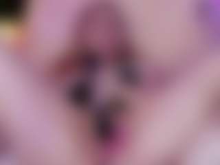 Nicole MILF webcam performer live streaming