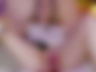 Nicole MILF webcam performer live streaming