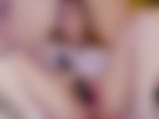 Nicole MILF webcam performer live streaming