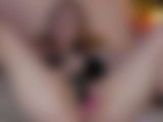 Nicole MILF webcam performer live streaming
