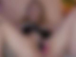 Nicole MILF webcam performer live streaming