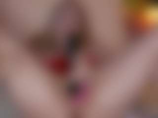 Nicole MILF webcam performer live streaming