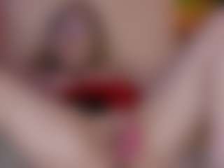 Nicole MILF webcam performer live streaming