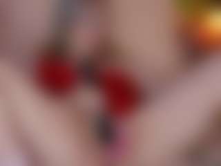 Nicole MILF webcam performer live streaming